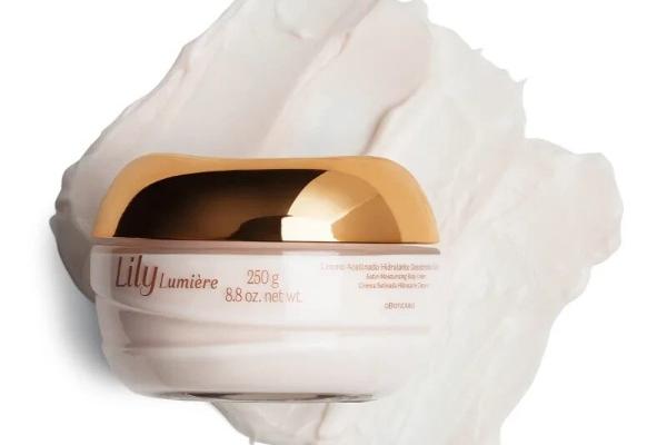 Crème Satinée Hydratante Lily Lumière – 250 g
