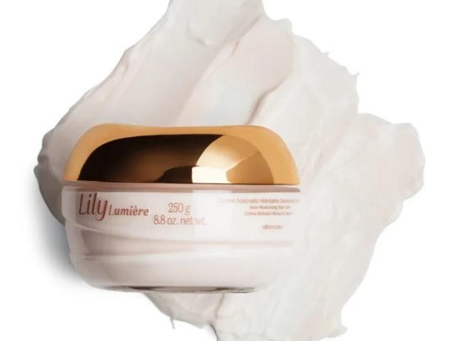 Crème Satinée Hydratante Lily Lumière – 250 g